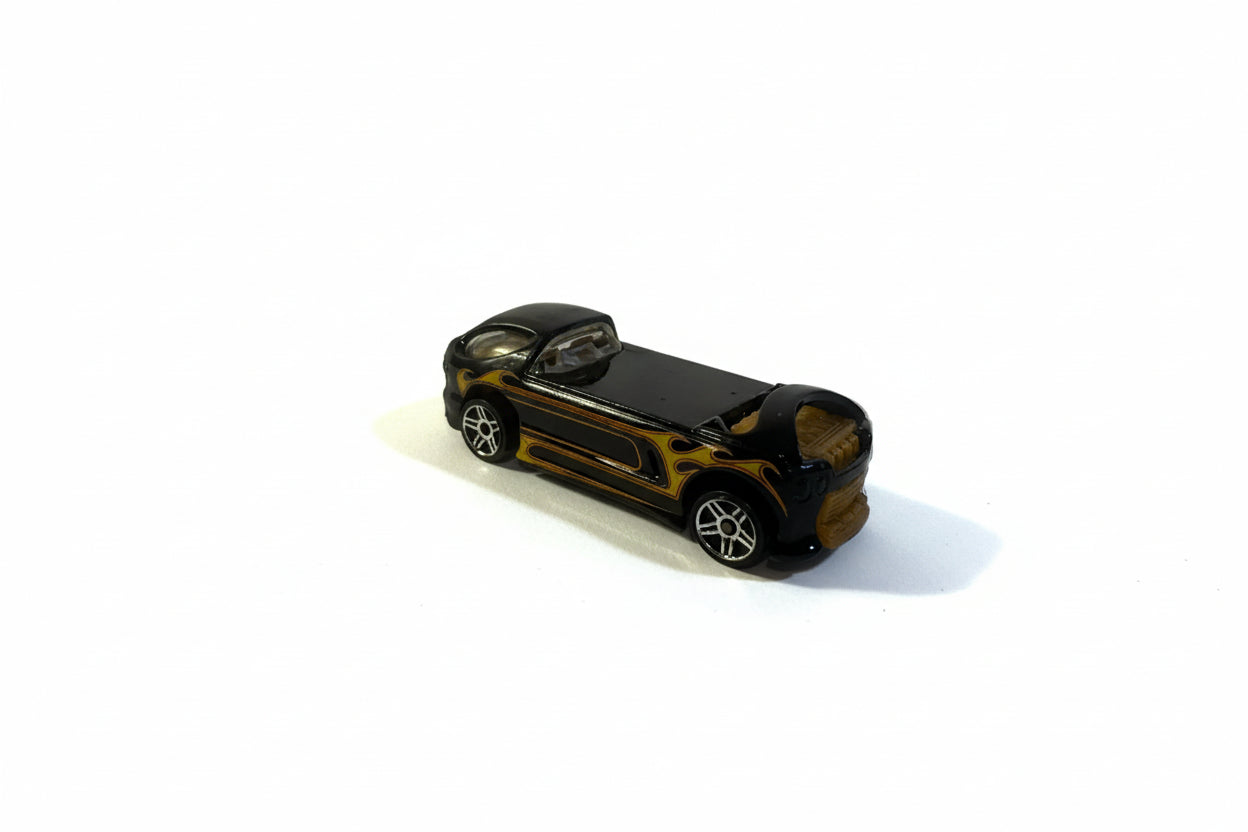 Črni dirkalni roadster – mini model z ognjenimi motivi (158)