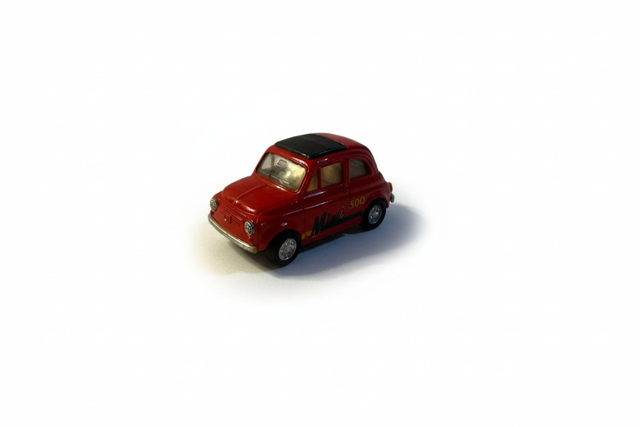 Mini 500 – rdeči retro mestni avtomobil (161)