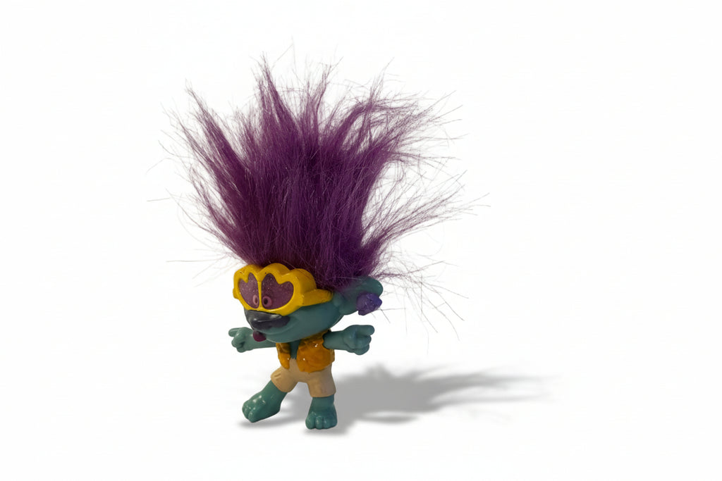 Figurica Trolls – barvit lik z velikimi vijoličnimi lasmi (209)