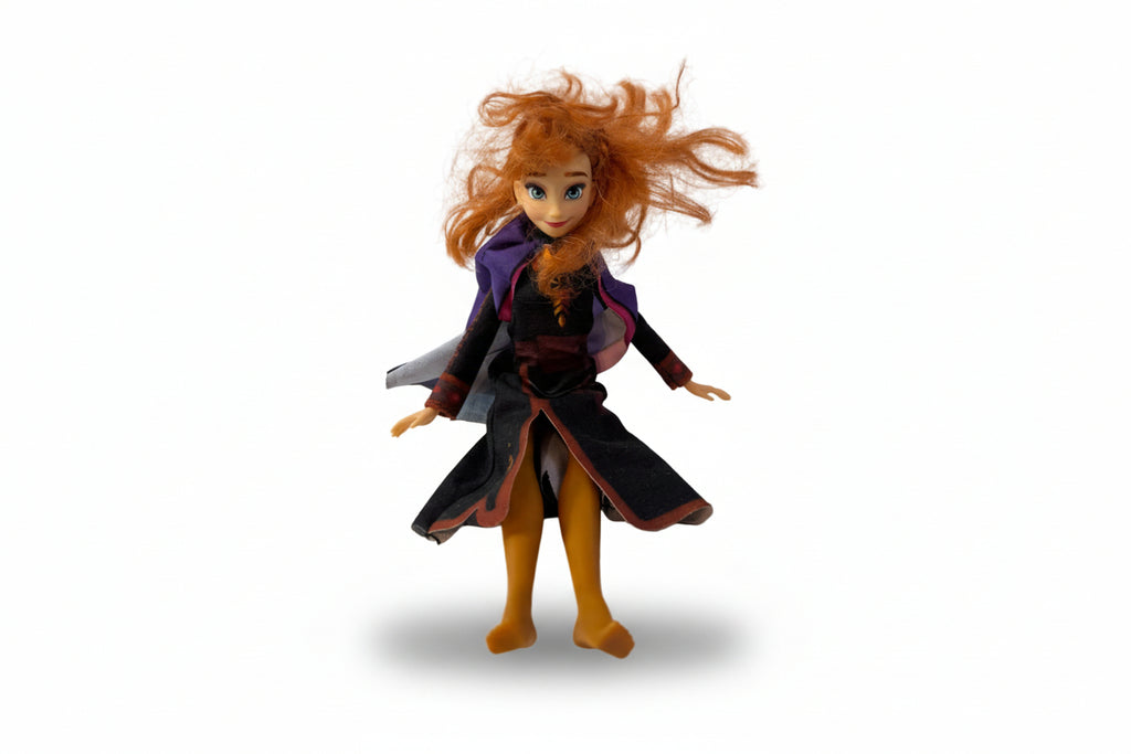 Barbie Punčka v slogu priljubljenega animiranega lika z rdečimi lasmi (244)