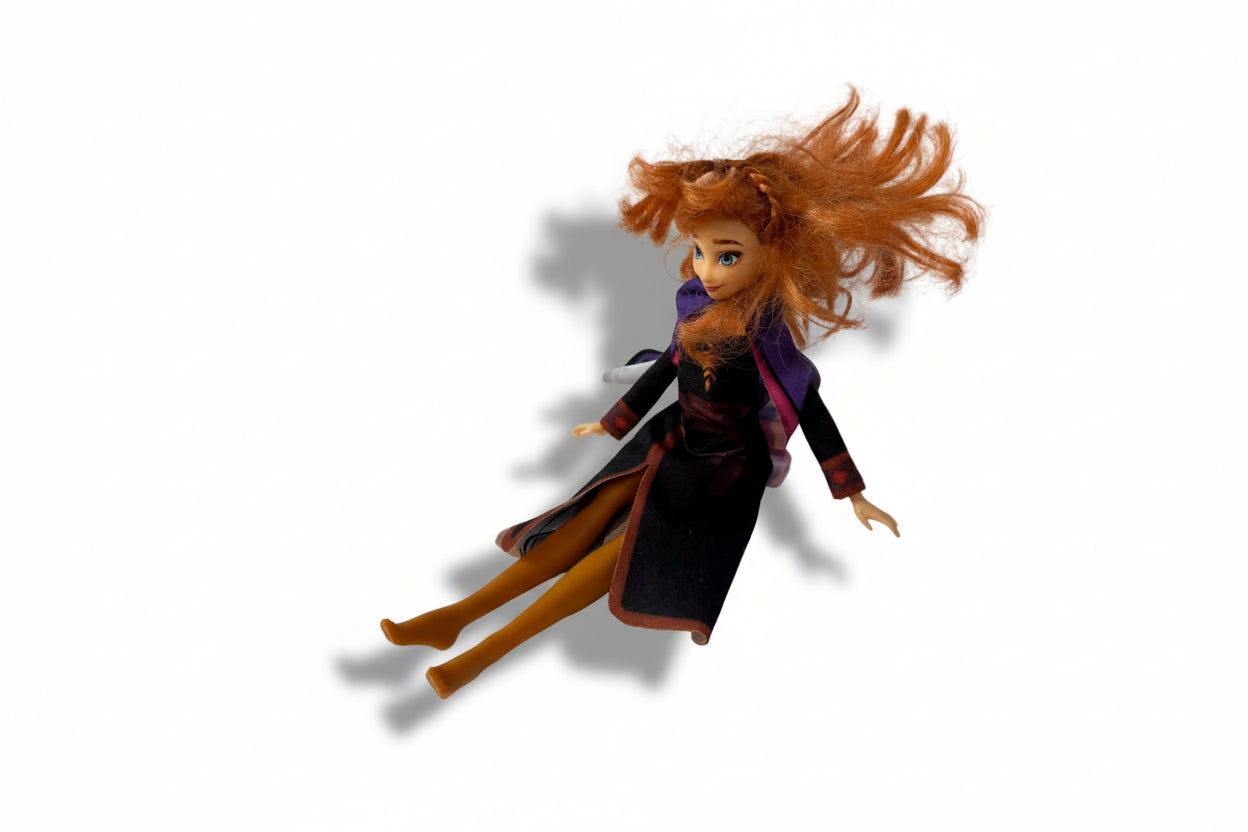 Barbie Punčka v slogu priljubljenega animiranega lika z rdečimi lasmi (244)
