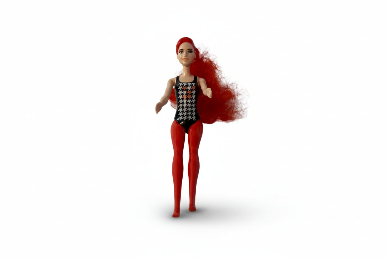 Barbie modna punčka z dolgimi rdečimi lasmi in športno-elegantnim videzom (246)