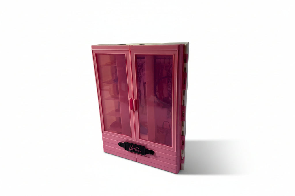 Barbie omara z oblačili in dodatki (262)